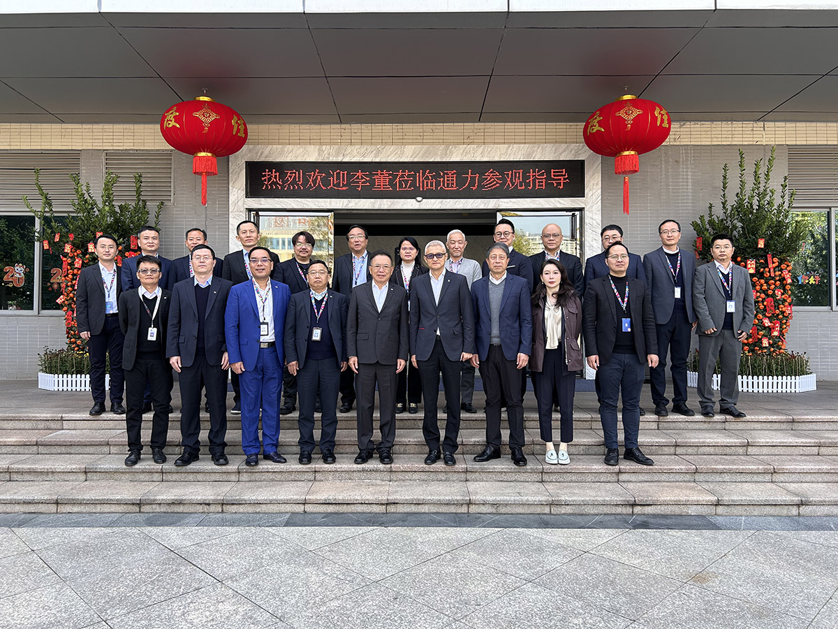 热烈欢迎李董莅临Z6尊龙抖圈股份参观领导